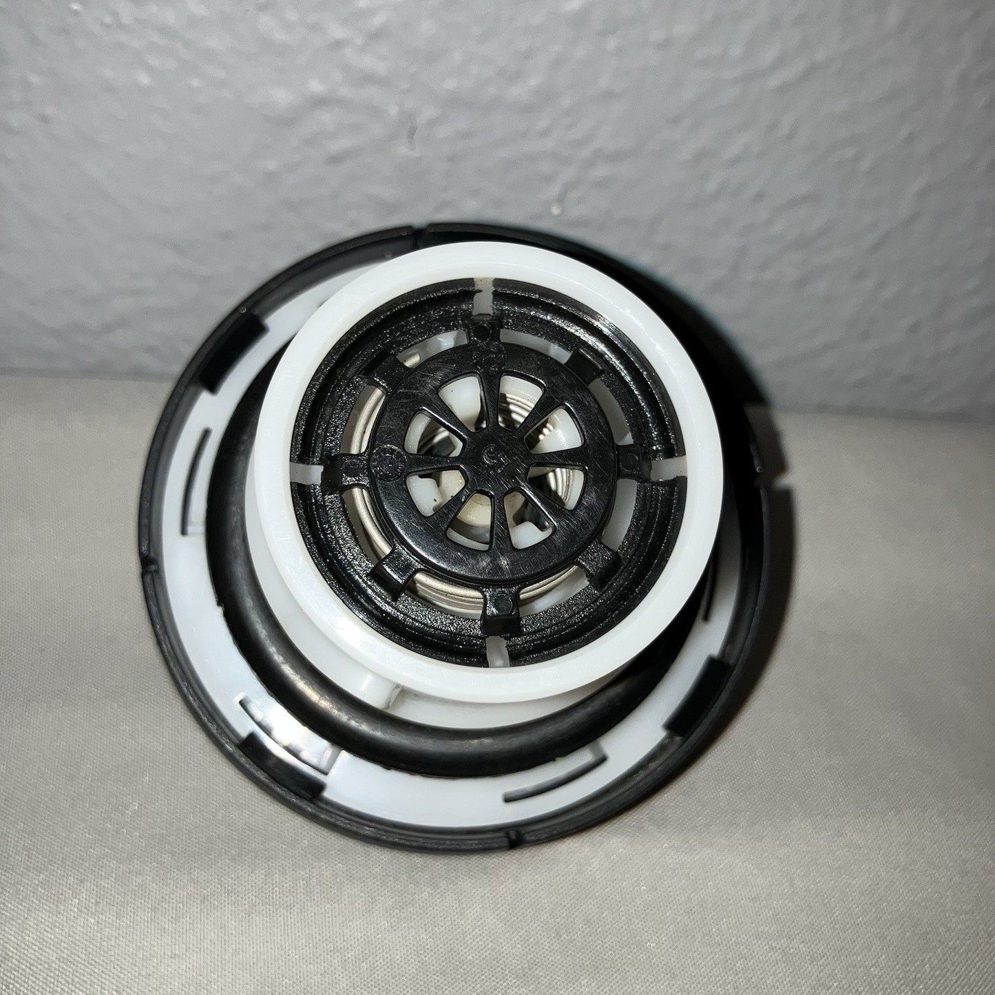 Used 1997 - 2001 Honda CRV Fuel Tank Filler Gas Gasoline Cap See Pics Has Use