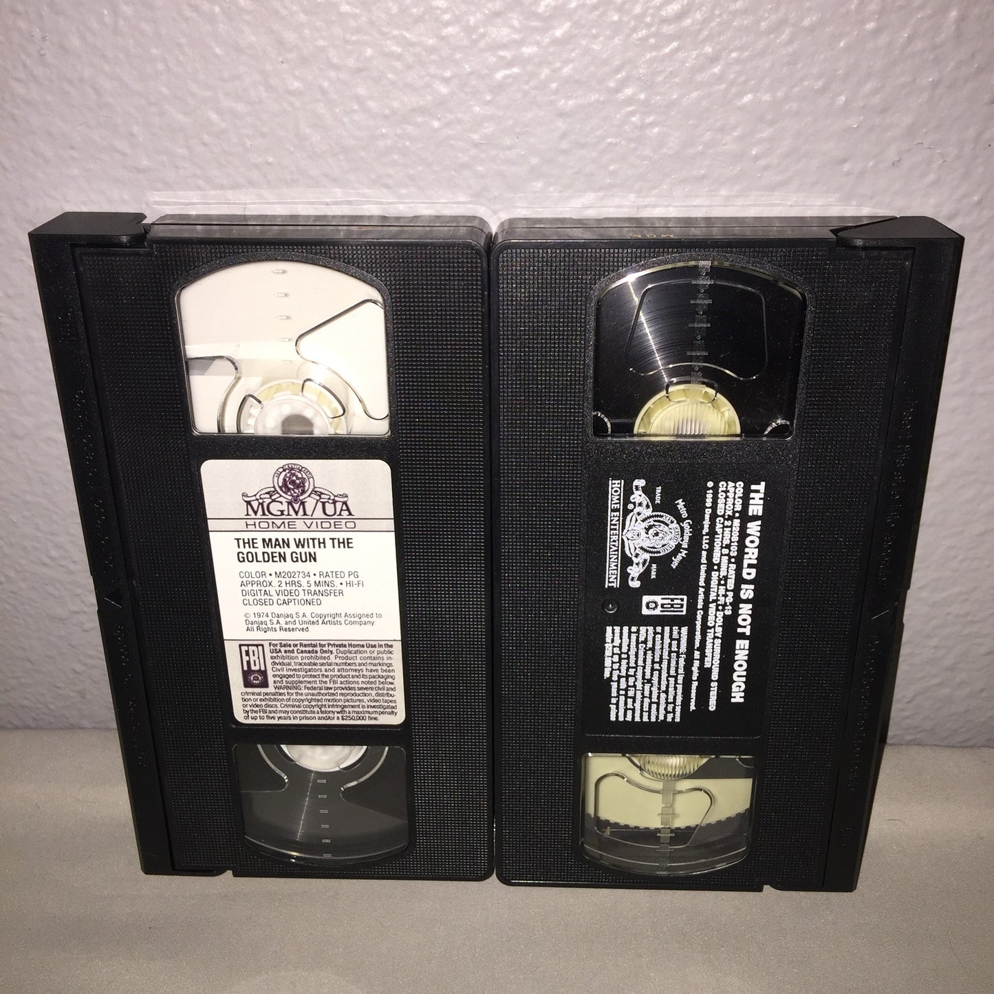Vhs Used 007 James Bond The Man With The Golden Gun / The World Is Not Enough