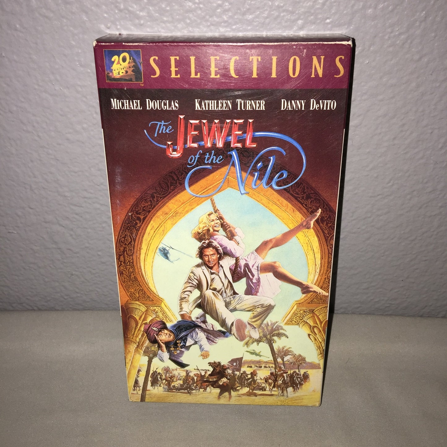 Vhs Used The Jewel Of The Nile Tape Michael Douglas Kathleen Turner Danny Devito