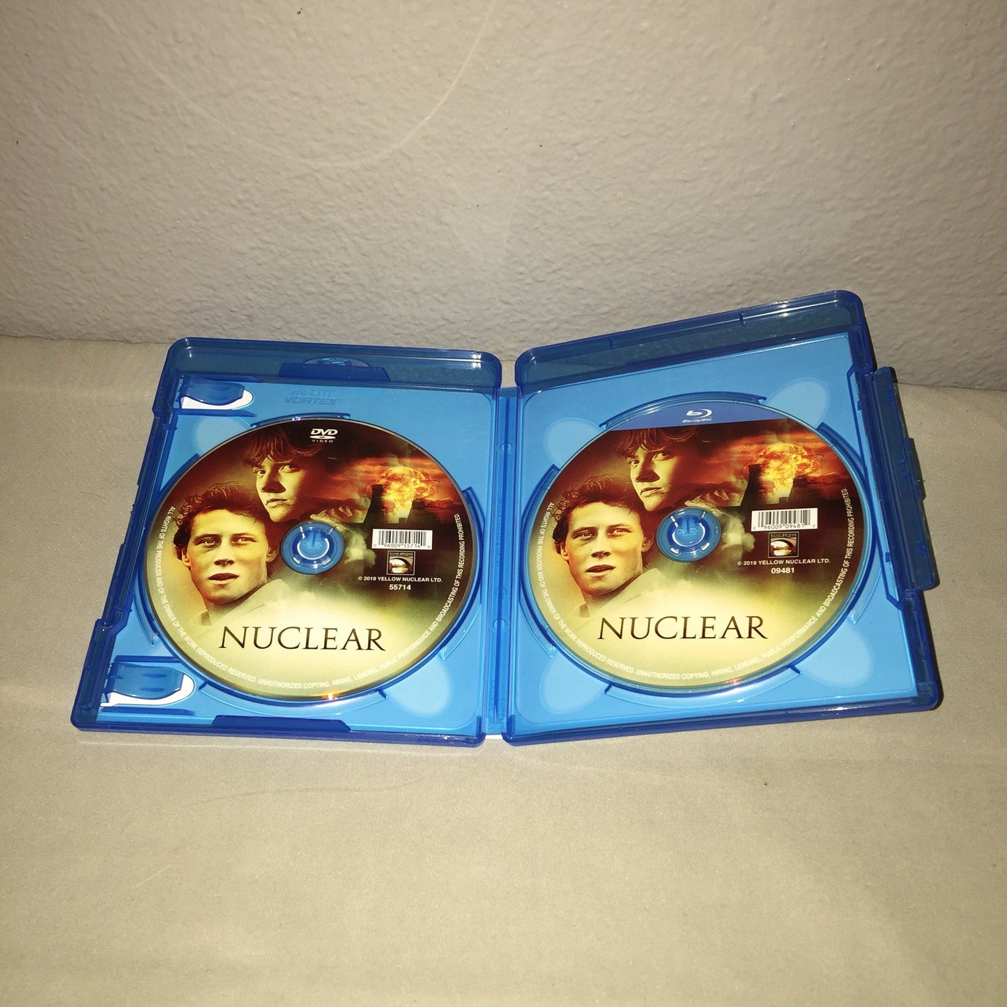 Blu-ray / Dvd Used Nuclear Not Rated George Mackay Emilia Jones Sienna Guillory