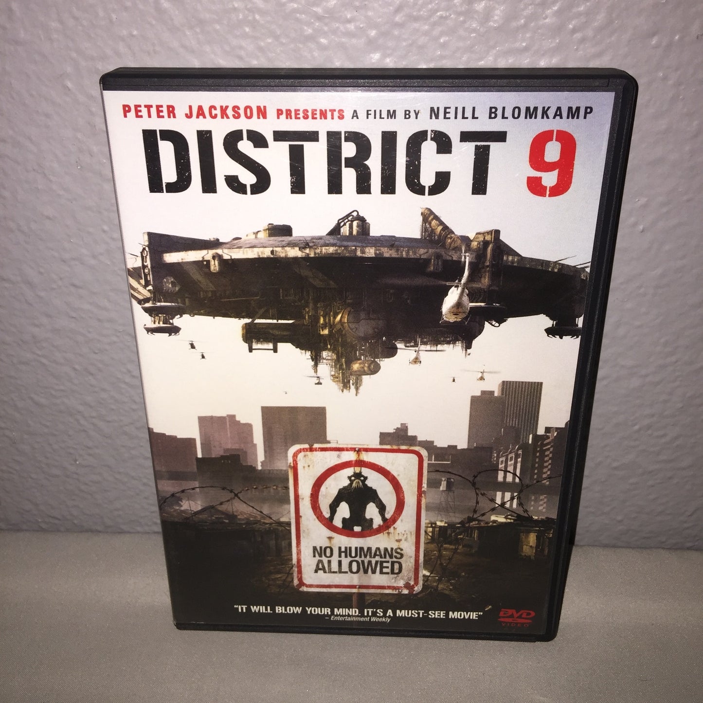 Dvd Used District 9 With Special Features Science Fiction Sci FI Scifi Sci-fi