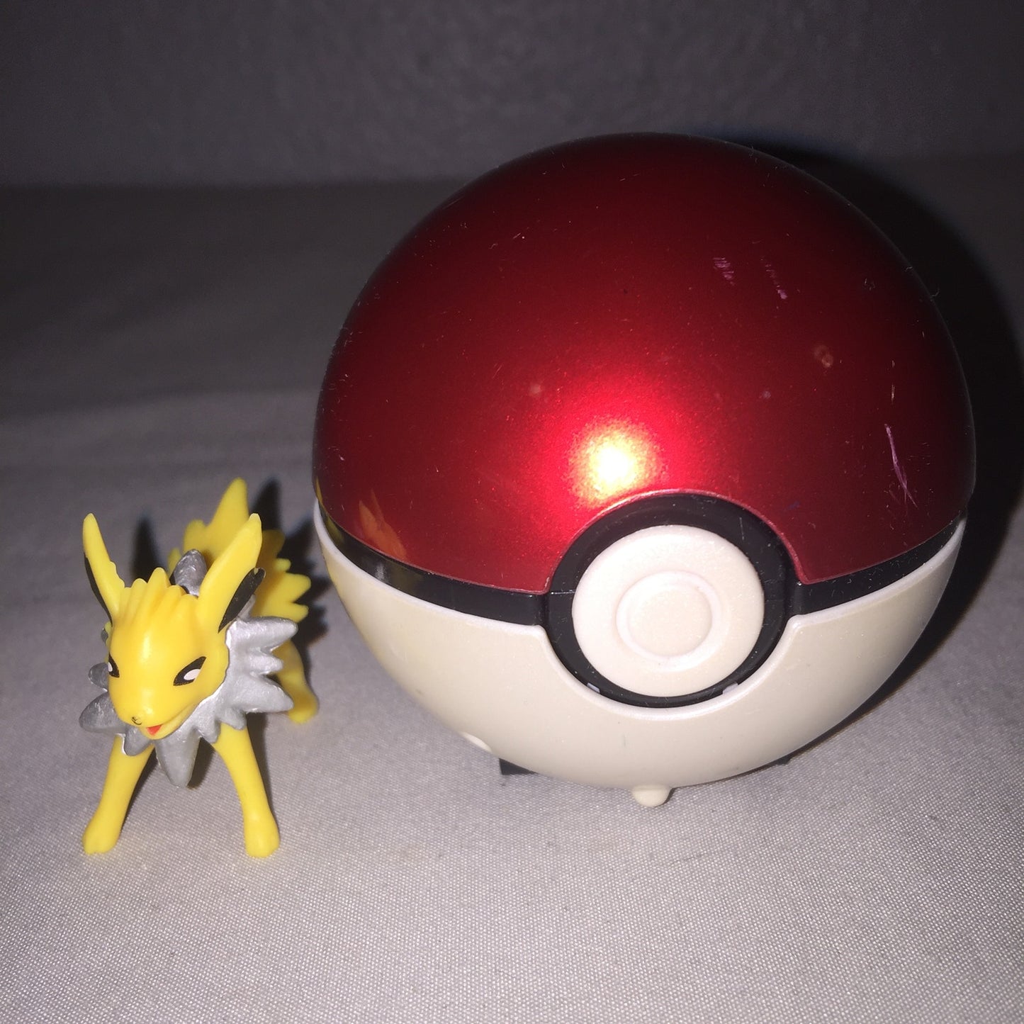 Pokemon Tested Tomy Toy Catch N Return Poké Ball W/ Jolteon Figure Nintendo Used