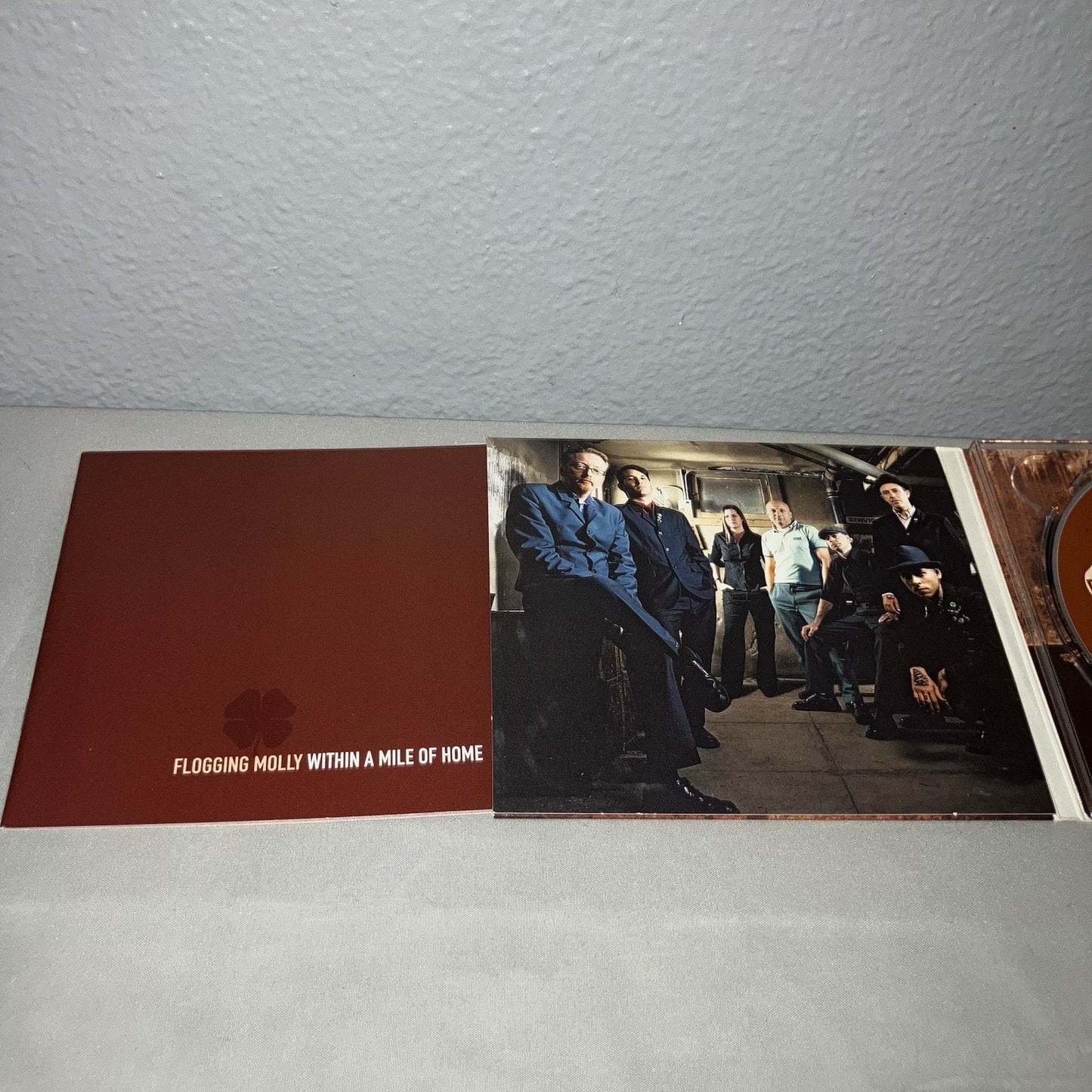 Cd Used Flogging Molly Within a Mile of Home 2004 Gatefold Ecopak Album Booklet