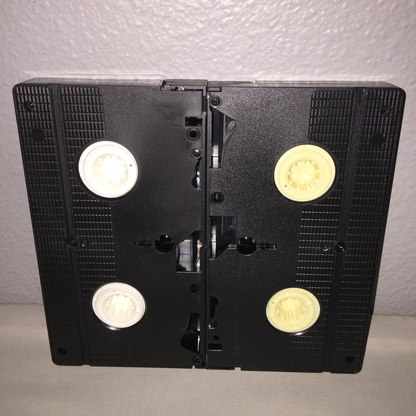 Vhs Used 007 James Bond The Man With The Golden Gun / The World Is Not Enough