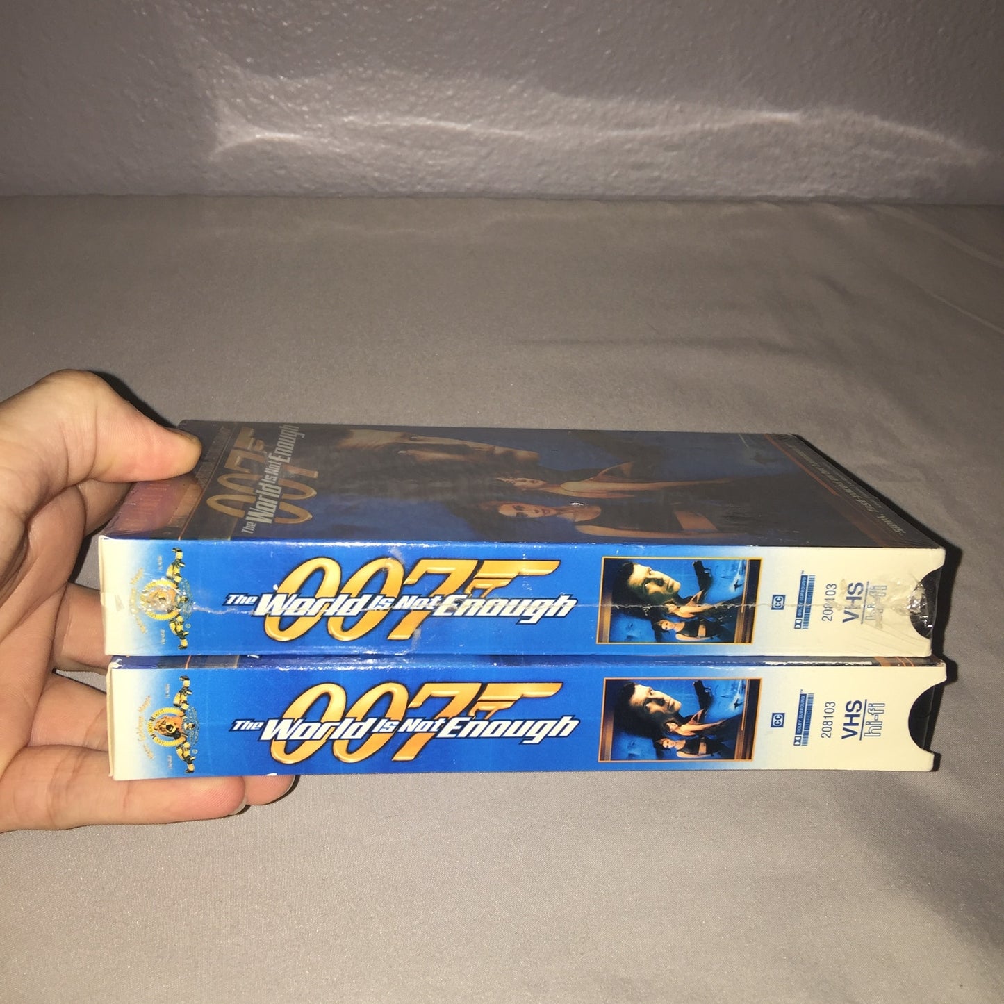 Vhs 1 Sealed / 1 Used James Bond The World Is Not Enough Tape Lot Pierce Brosnan
