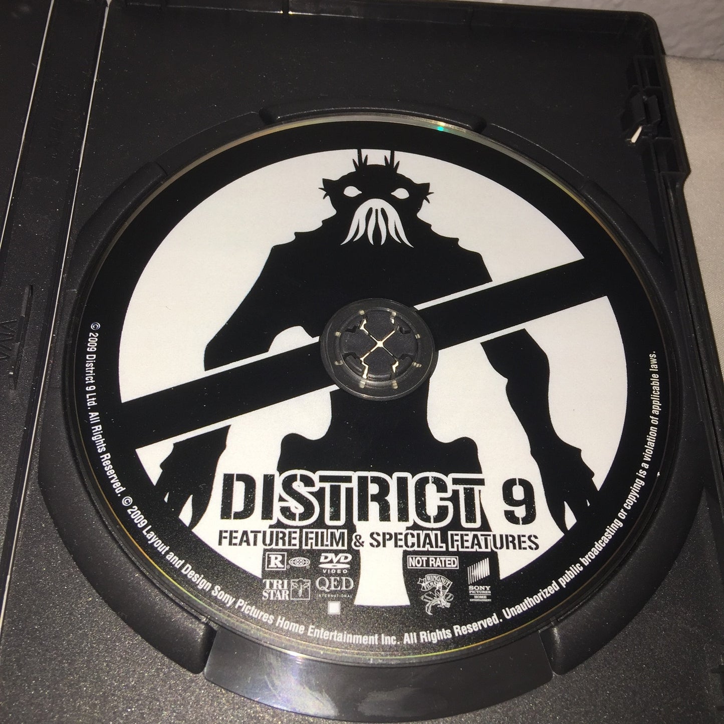 Dvd Used District 9 With Special Features Science Fiction Sci FI Scifi Sci-fi