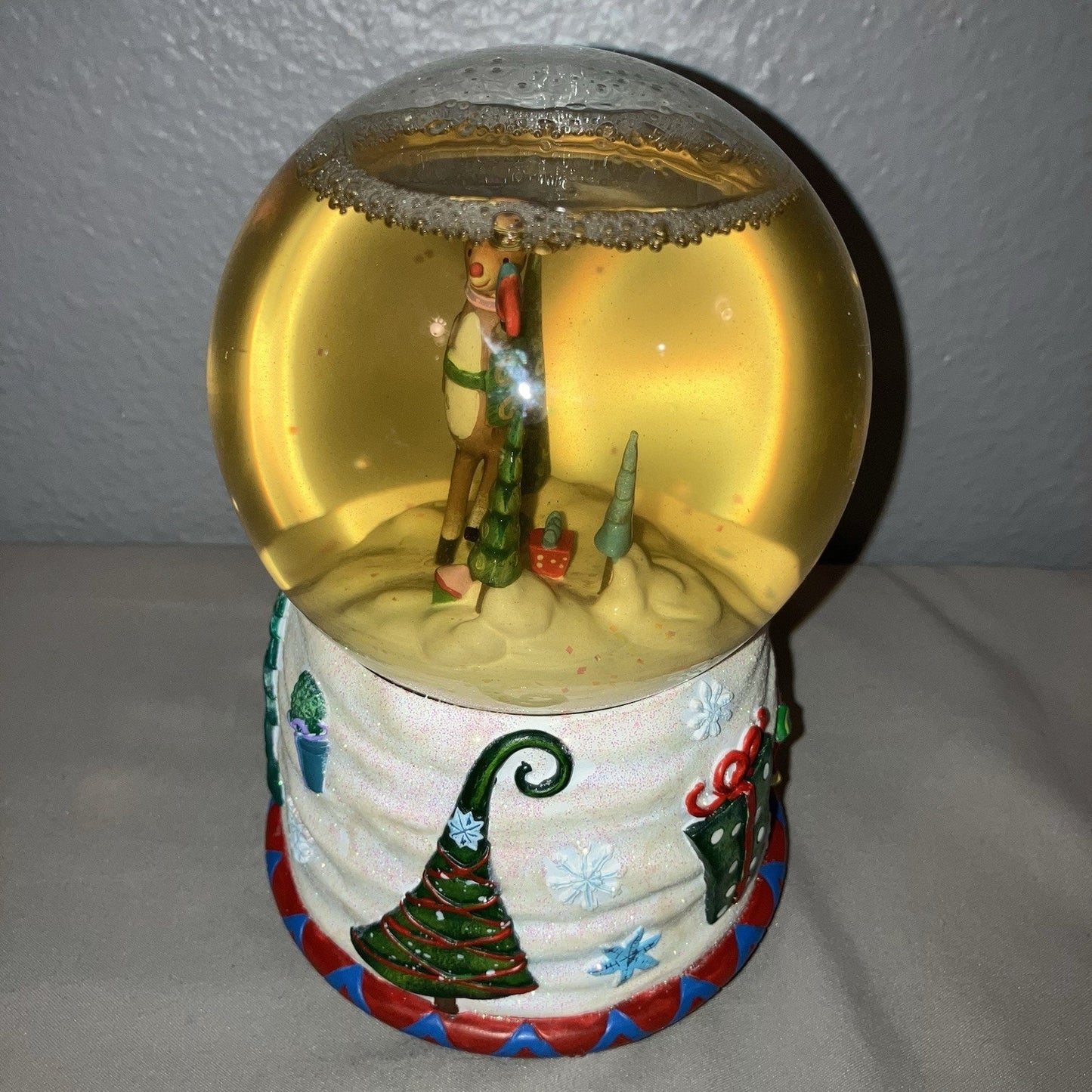 San Francisco Music Box Company Juggling Reindeer Water Snow Globe *Yellow Water