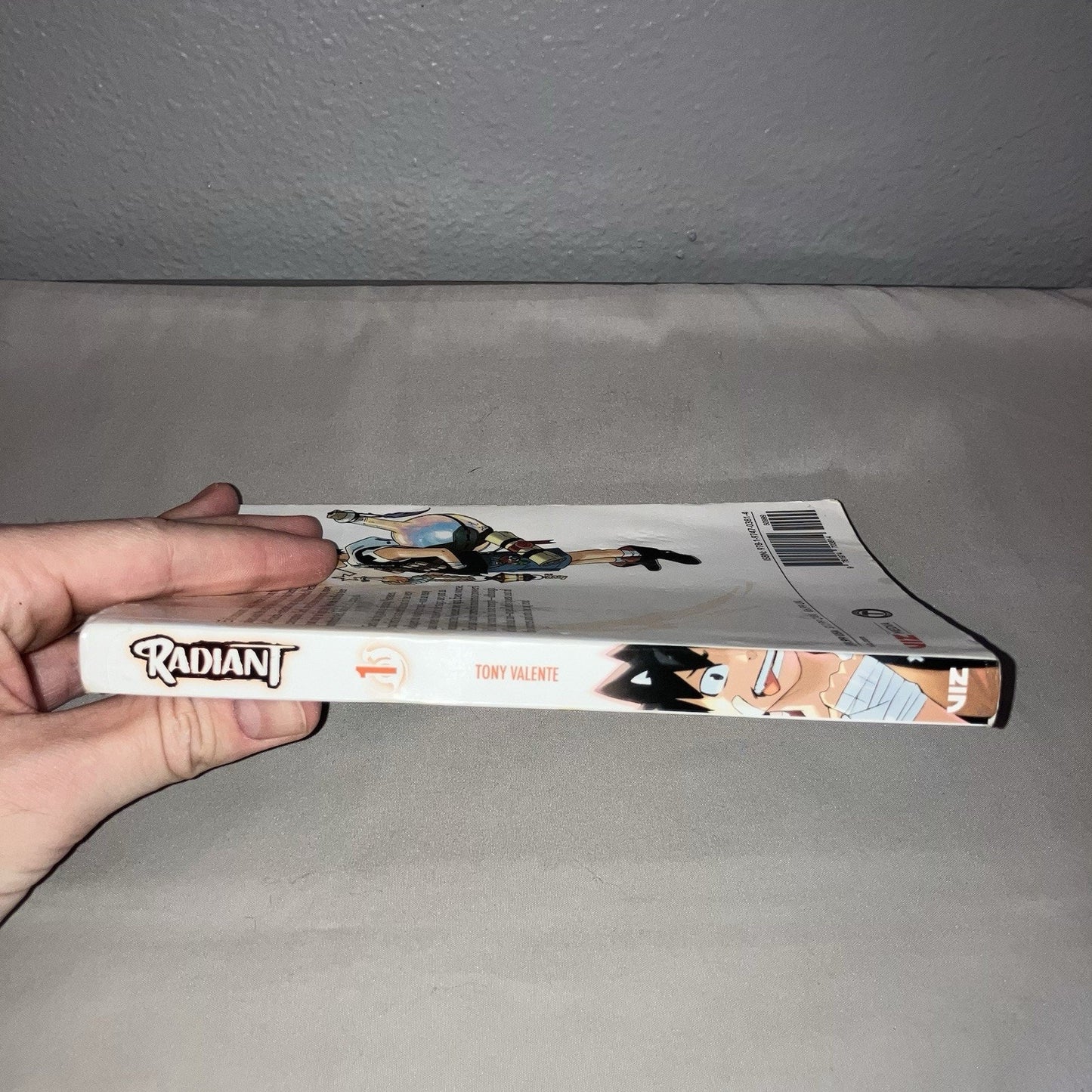 Radiant #1 Volume 1 Vizmedia Viz Media Paperback 2018 Tony Valente Manga Comic