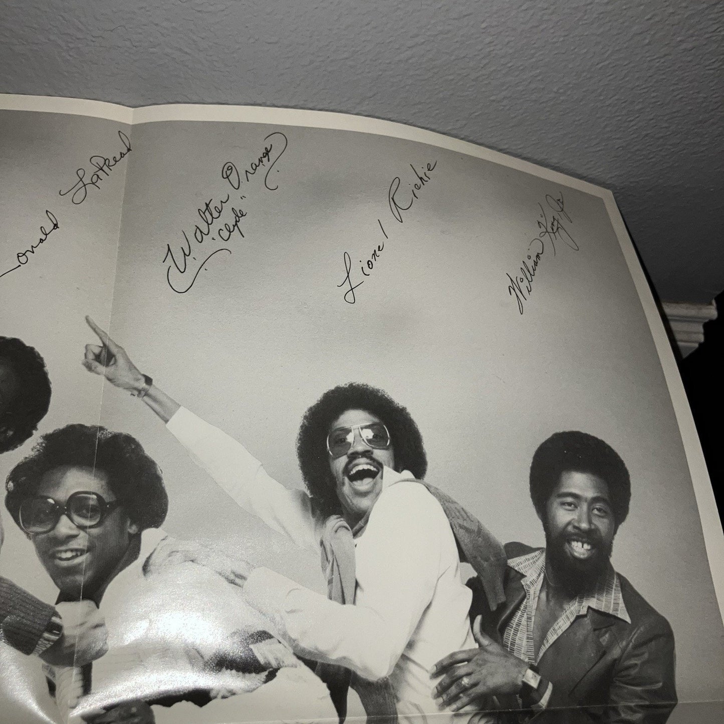 Vinyl Record Commodores Self Titled With Poster Signed Fascimile M88451 Motown