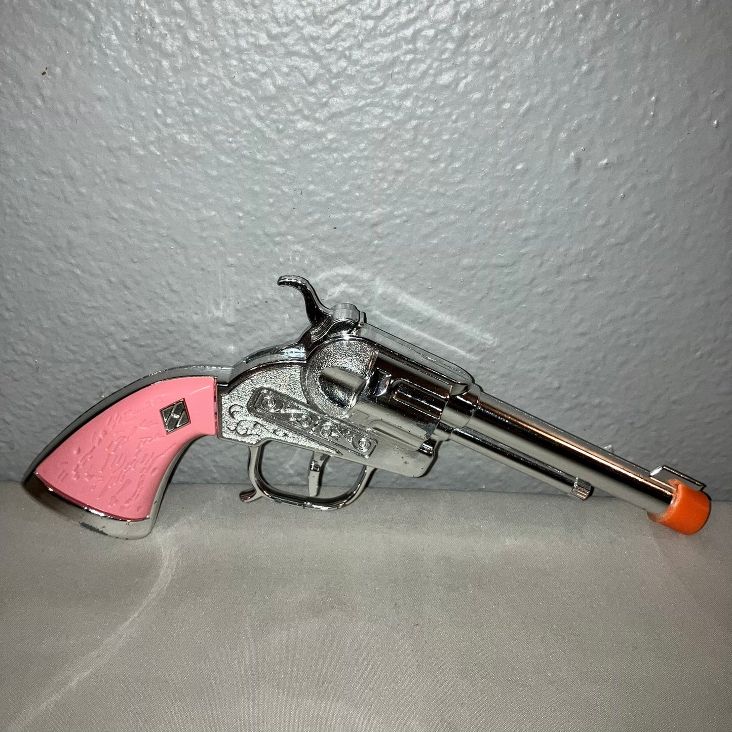 Leslie Henry Vintage Halco Diamond H Laramie Cap Gun Pink Handle Revolver Pistol
