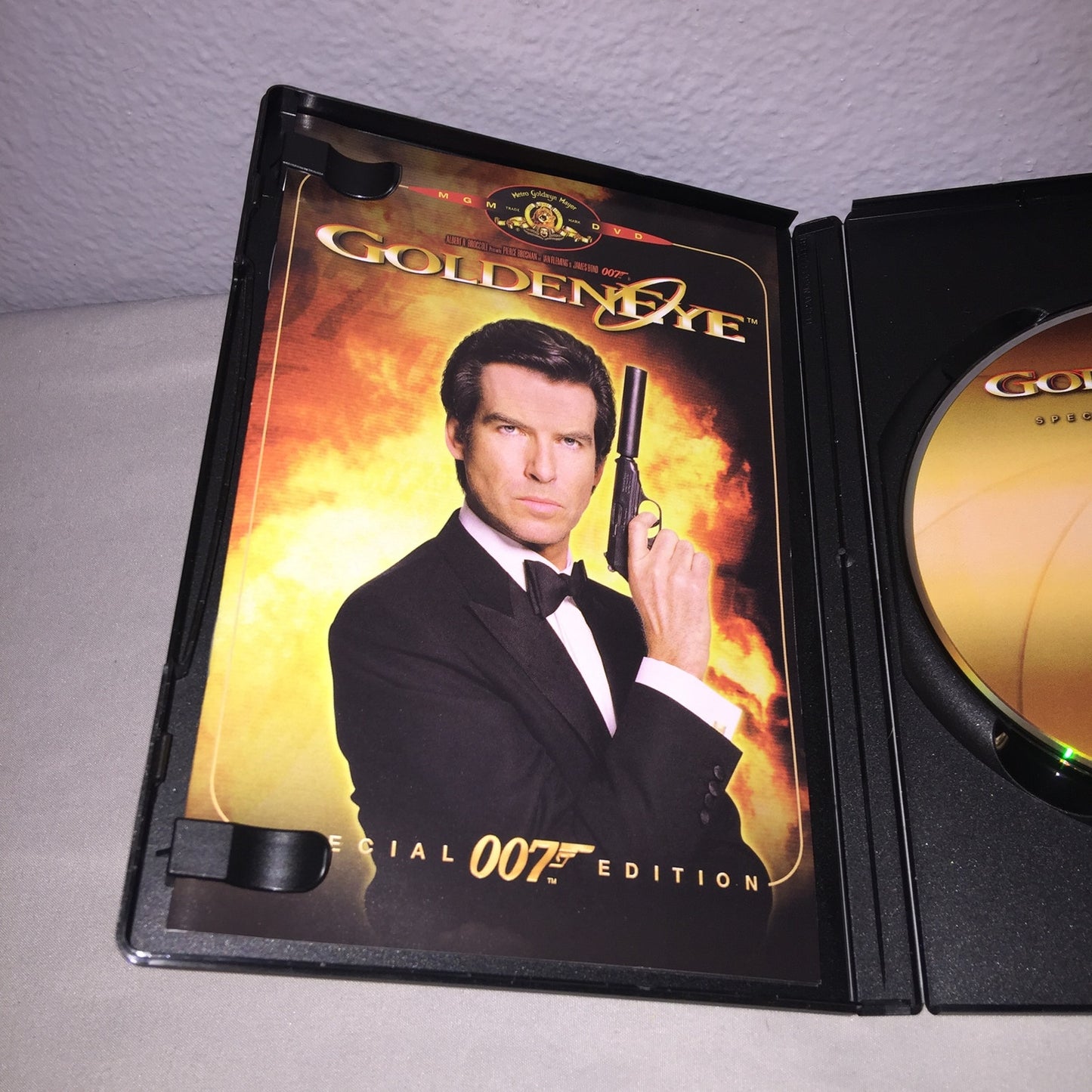 Dvd / Vhs Used 007 James Bond Goldeneye Special Edition Lot *Disc Near Perfect*
