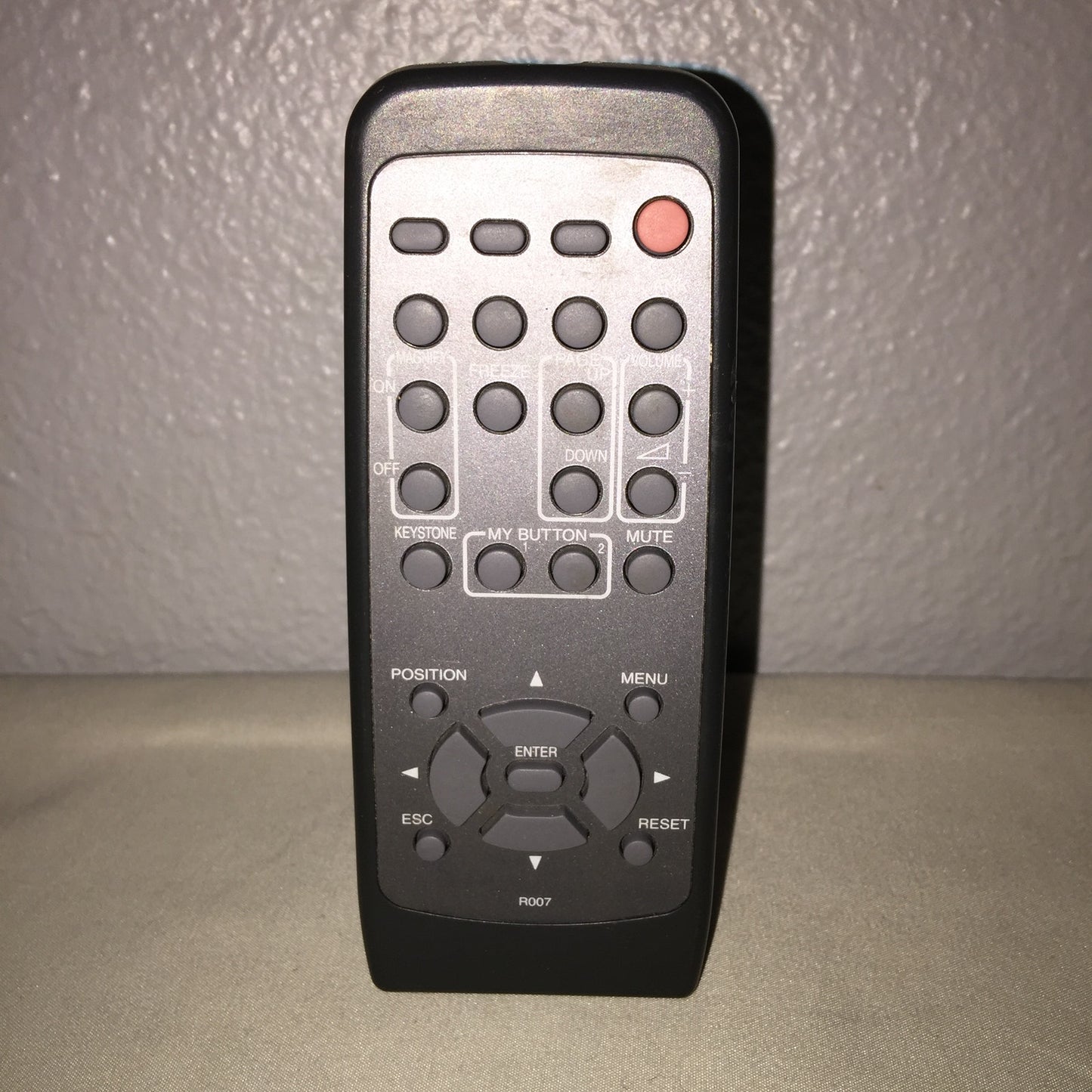 R007 Hitachi Official OEM Genuine LCD Projector Remote Control Used Condition