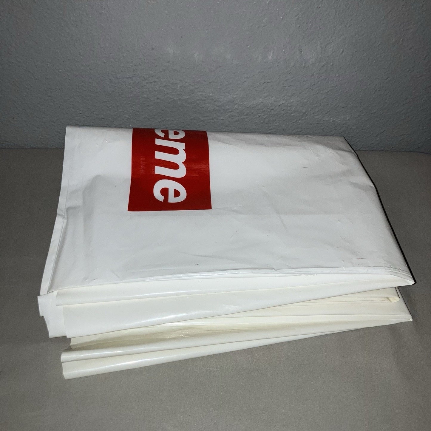 Supreme Bag Lot 14 Total 3 Big 23x16 / 11 Medium 16 x 13 From Online Orders Only