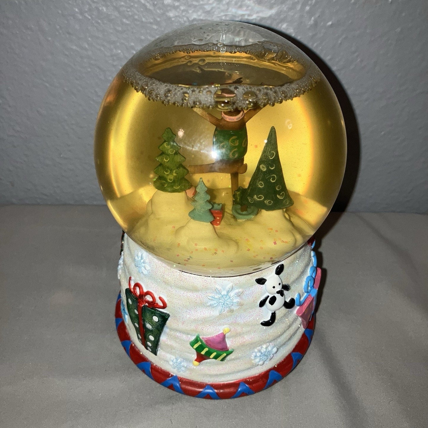 San Francisco Music Box Company Juggling Reindeer Water Snow Globe *Yellow Water